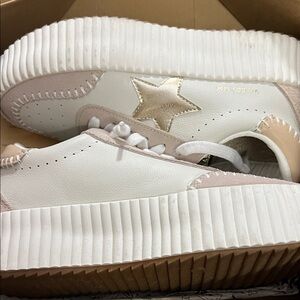 Vintage Havana Blaze 5. Gold Star soft white blush platform sneaker. Worn once.